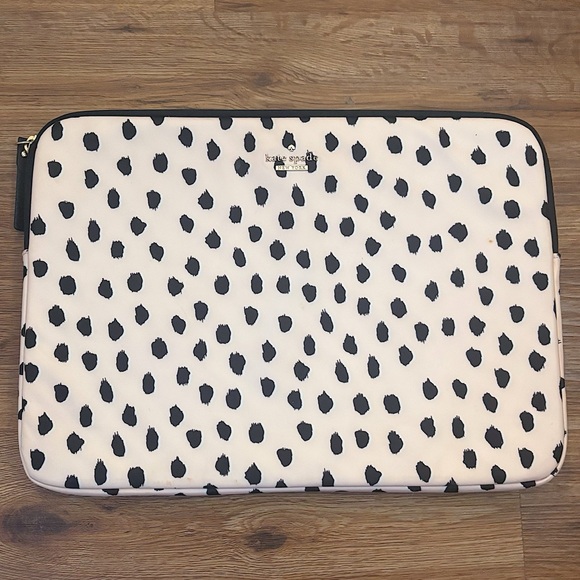 Kate Spade Vintage Laptop Case, Baby Pink & Cheetah Print, Fits 15” Laptops. - Picture 6 of 6